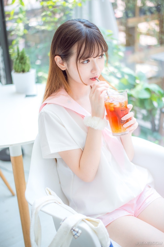 “是也不是。”贾诩微笑道。